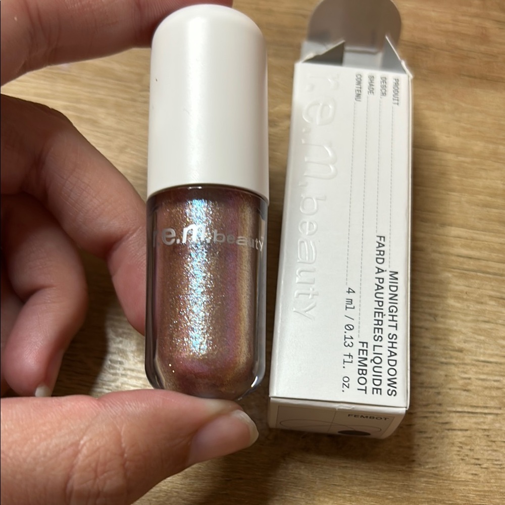 R.E.M. Beauty Liquid Eyeshadow - FEMBBOT